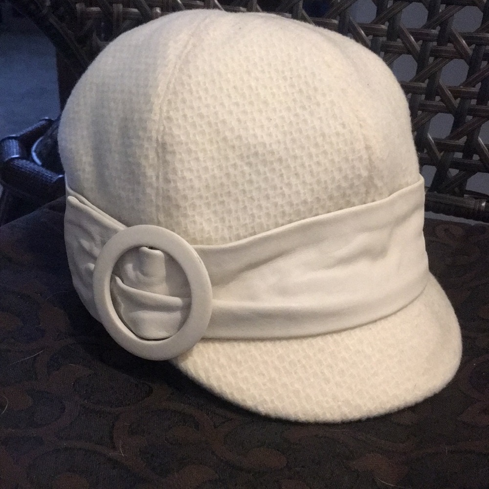 Wool hat with leather trim